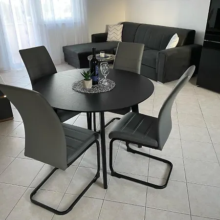 Apartment Elvira *