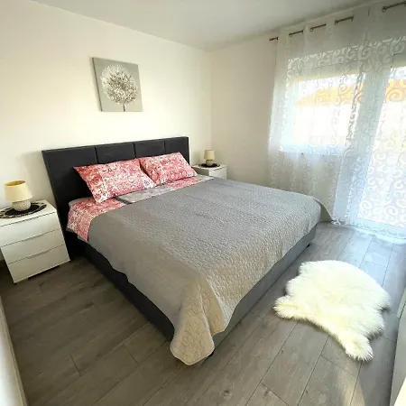 Elvira Apartment *