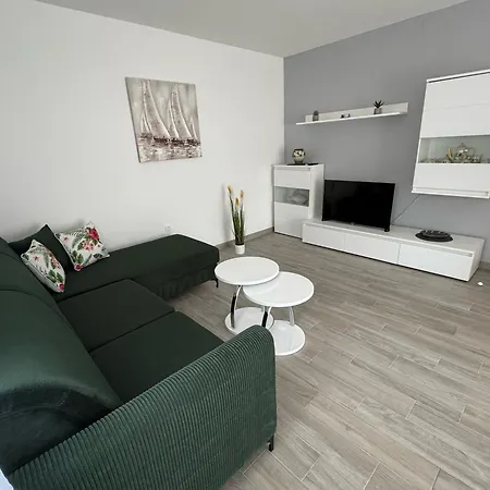 Apartment Elvira *