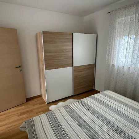 Elvira Apartment *
