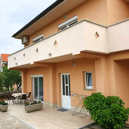 Elvira Apartment *