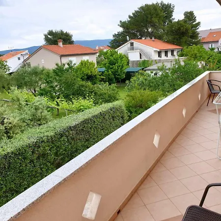 Elvira Apartman *