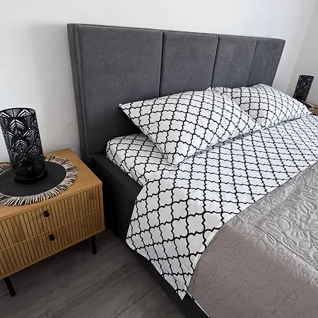 Elvira Apartment *